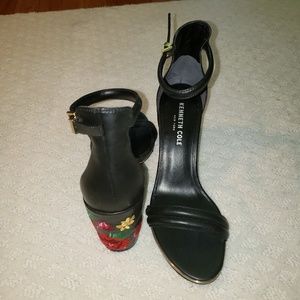 Kenneth Cole leather embroidered heel sandal